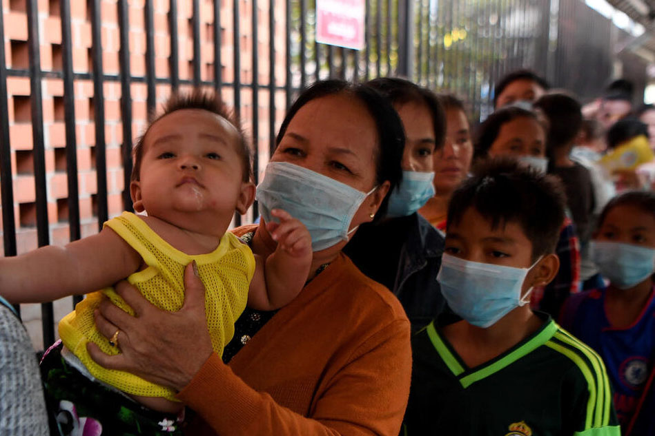 People wearing face masks agains covid 19 - global from UNICEF sourced https://blogs.savethechildren.org.uk/2020/04/covid-19-could-push-30-million-children-in-poverty/